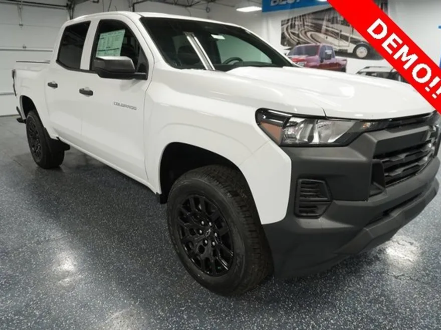2025 Chevrolet Colorado LT photo 1