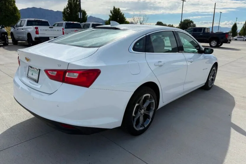 2024 Chevrolet Malibu 1LT photo 1