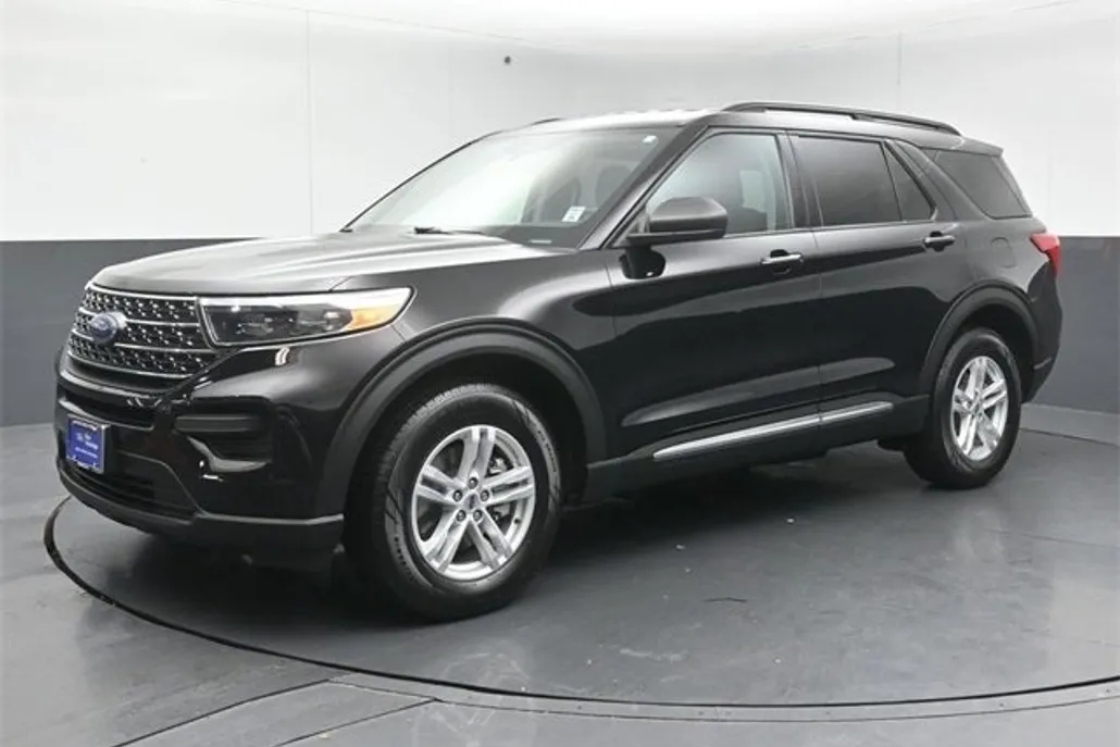 2021 Ford Explorer XLT photo 1