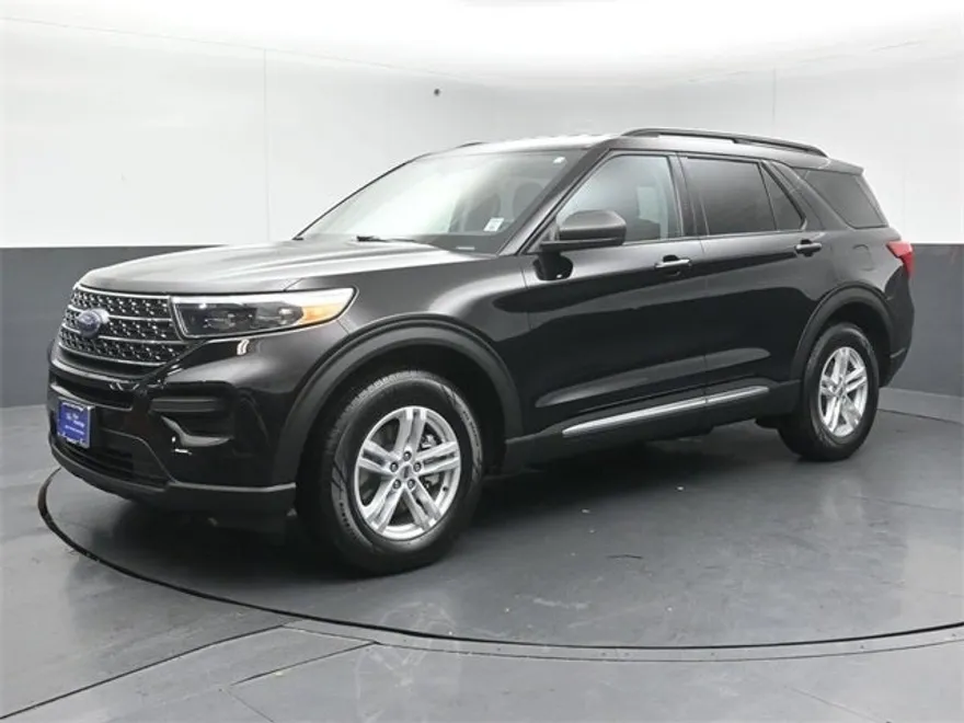 2021 Ford Explorer XLT photo 1