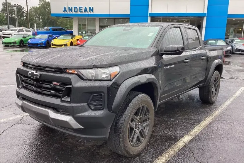 2024 Chevrolet Colorado Trail Boss photo 1