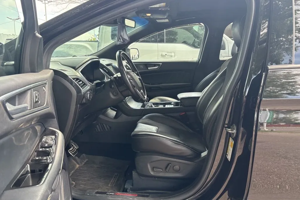 2020 Ford Edge ST photo 1