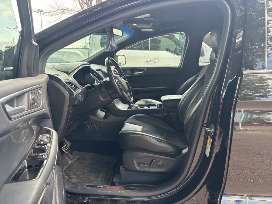 2020 Ford Edge ST photo 1