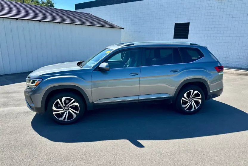 2023 Volkswagen Atlas SEL photo 1