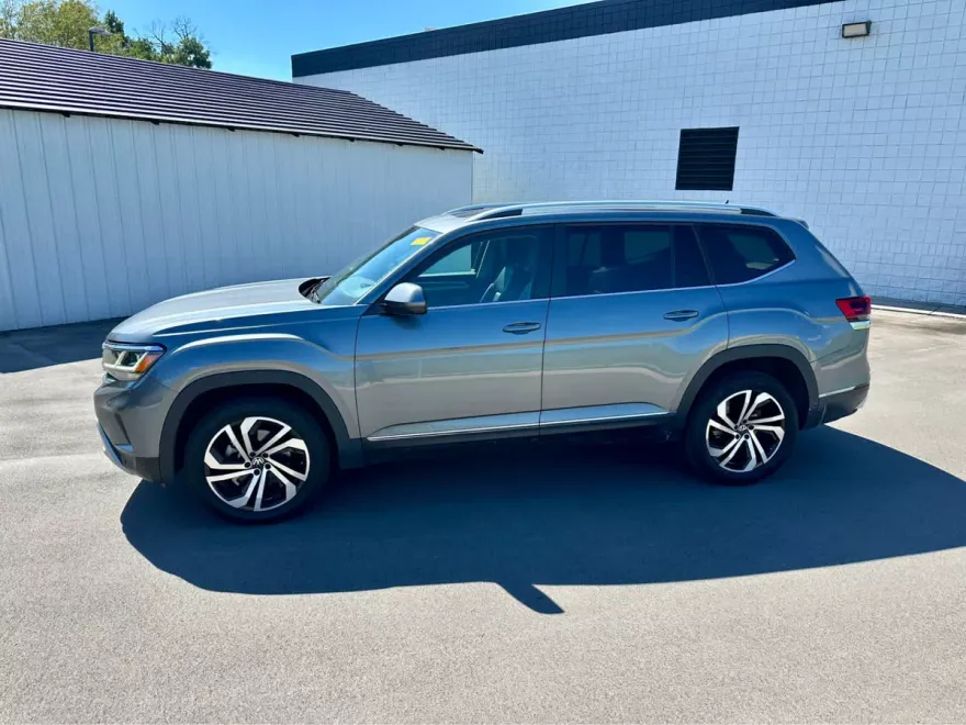 2023 Volkswagen Atlas SEL photo 1