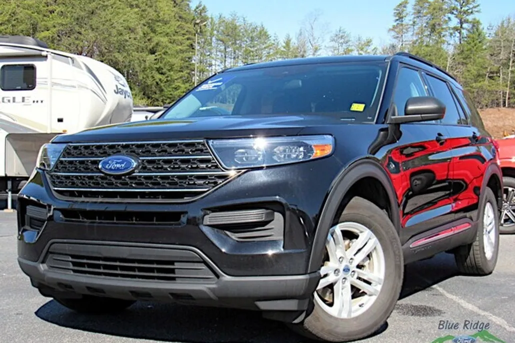 2023 Ford Explorer XLT photo 1