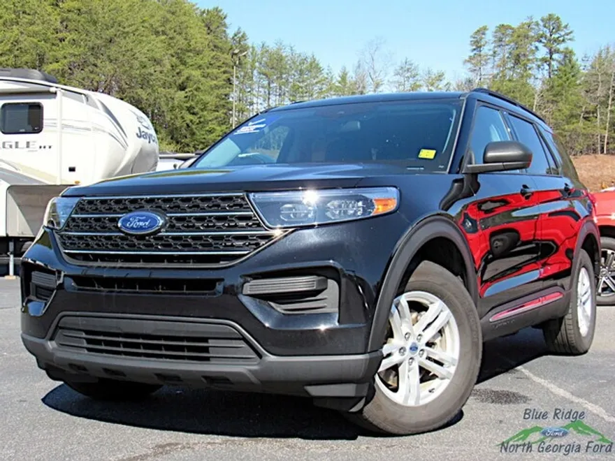 2023 Ford Explorer XLT photo 1