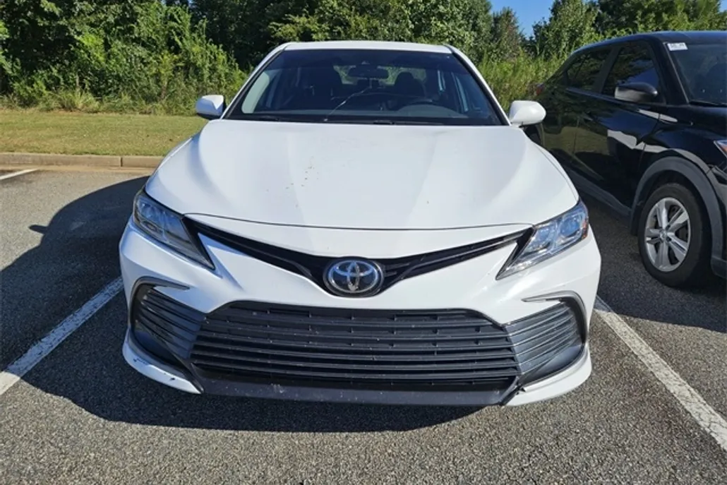 2021 Toyota Camry LE photo 1