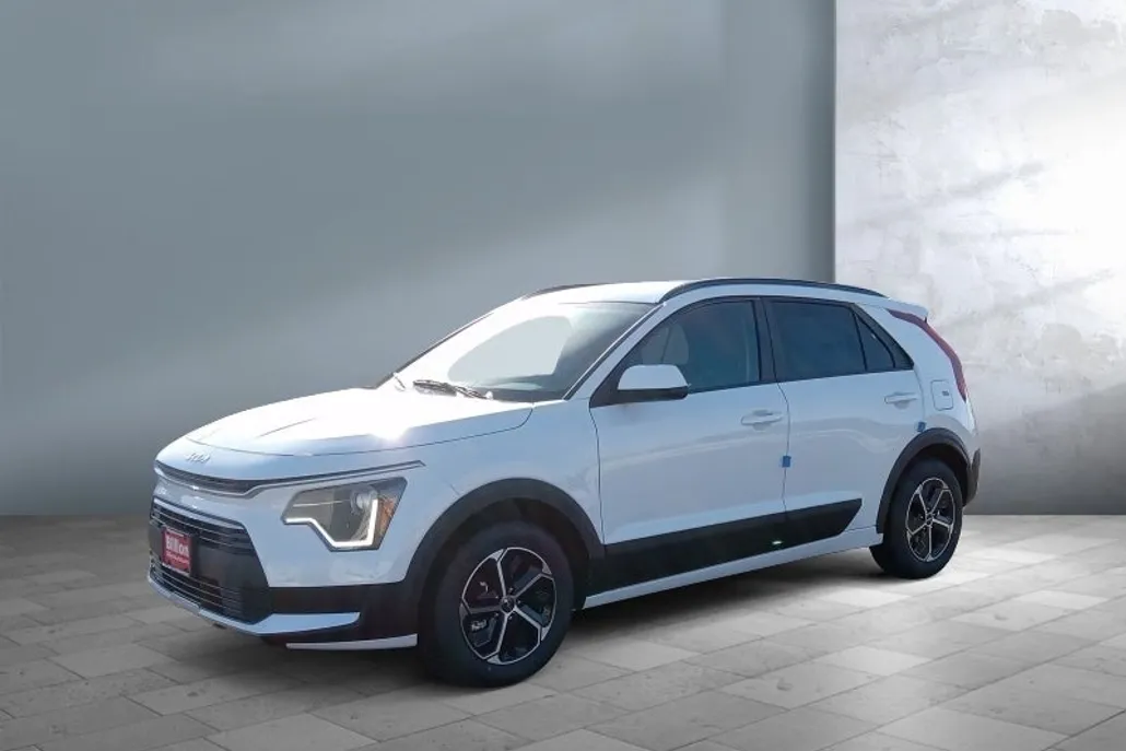 2025 Kia Niro LX photo 1