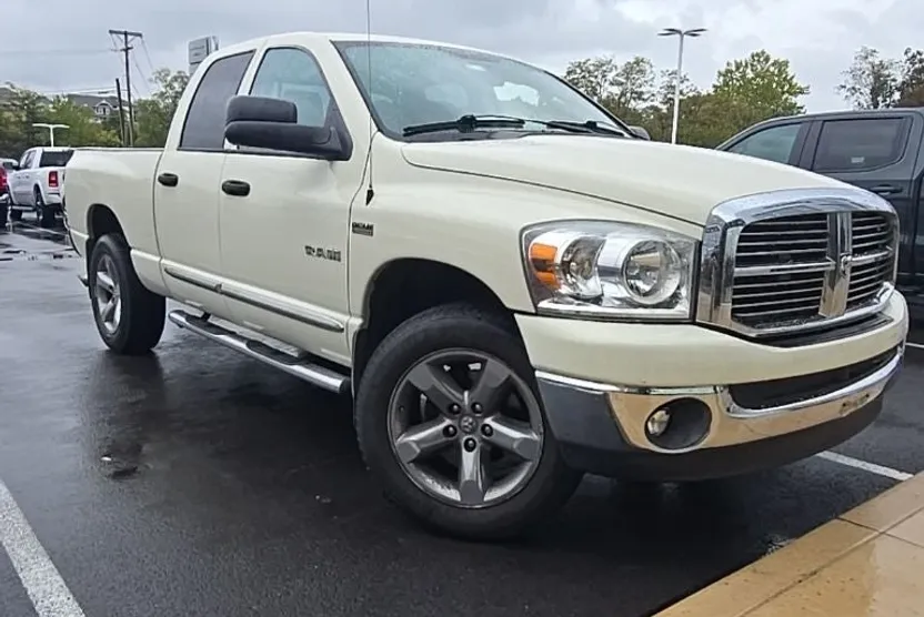 2008 Dodge Ram SLT photo 1