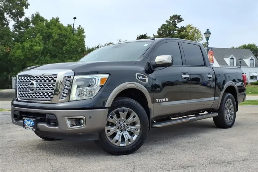 2017 Nissan Titan Platinum Reserve photo 1