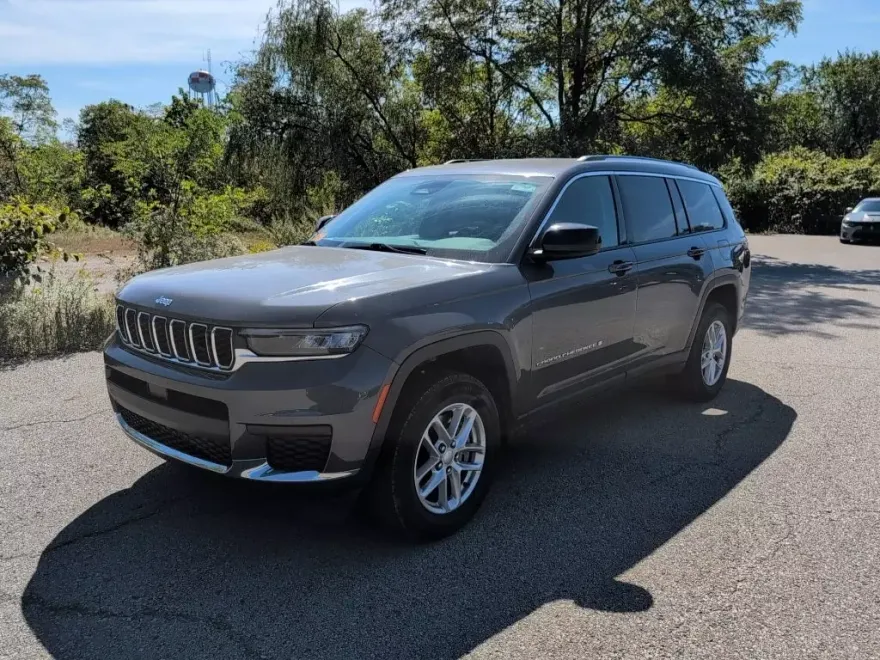 2023 Jeep Grand Cherokee Laredo photo 1