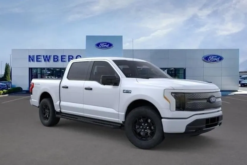 2025 Ford F-150 Lightning XLT photo 1