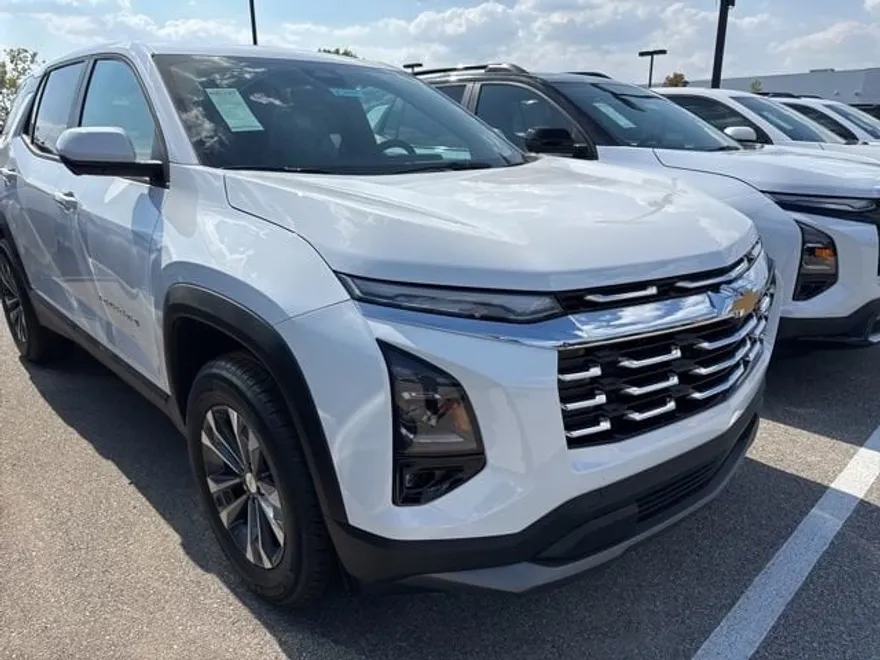2026 Chevrolet Equinox LT photo 1
