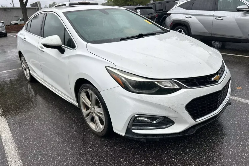 2017 Chevrolet Cruze Premier photo 1