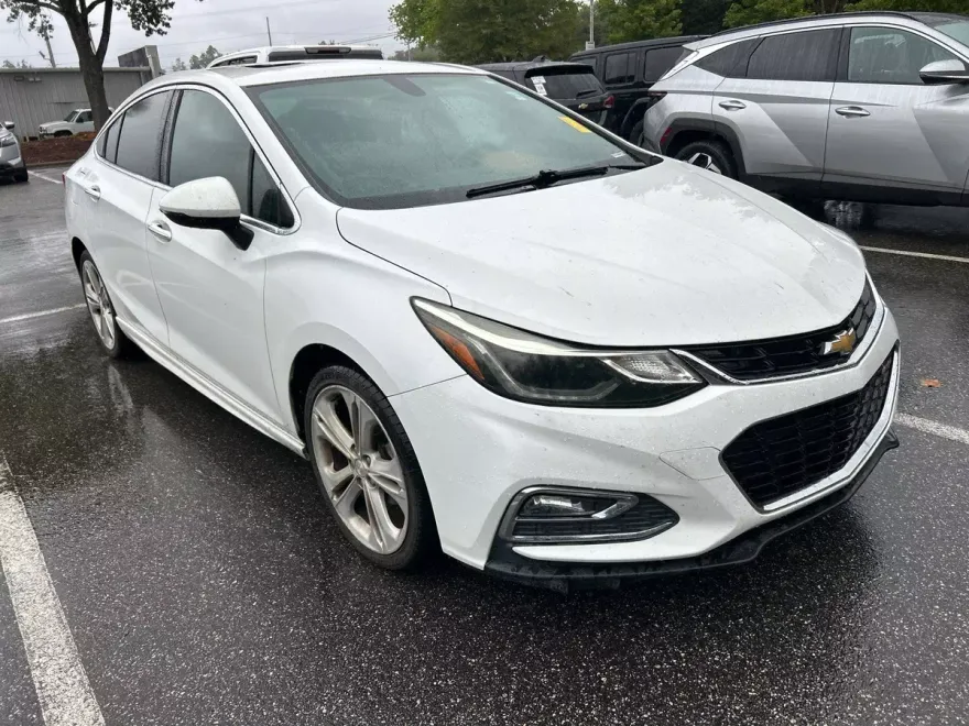 2017 Chevrolet Cruze Premier photo 1