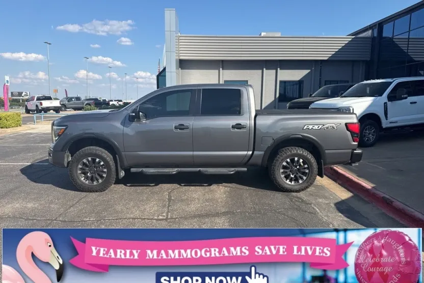 2021 Nissan Titan Crew Cab photo 1