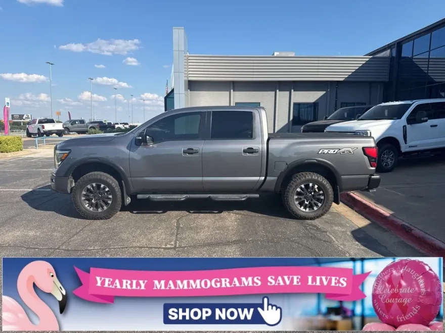 2021 Nissan Titan Crew Cab photo 1