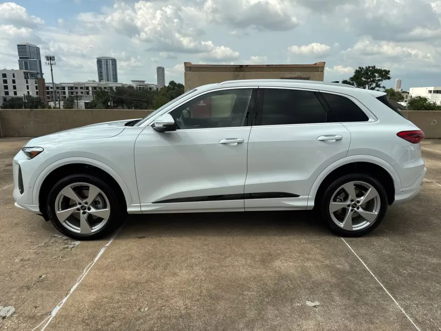 2025 Audi Q5 2.0T Premium Plus photo 1