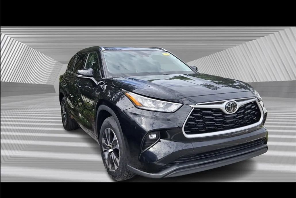 2020 Toyota Highlander XLE photo 1