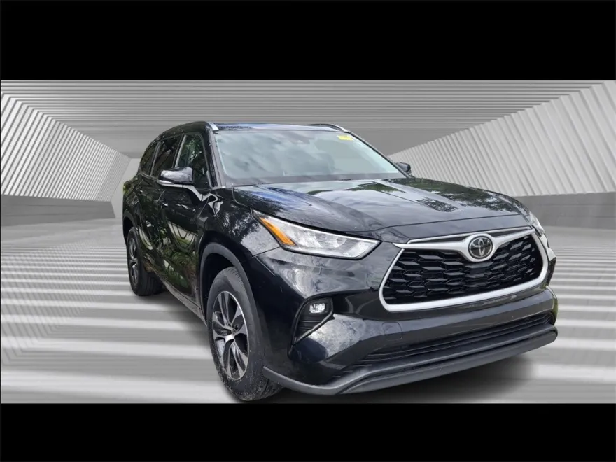 2020 Toyota Highlander XLE photo 1