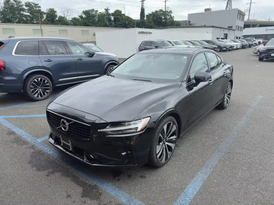 2022 Volvo S60 B5 photo 1