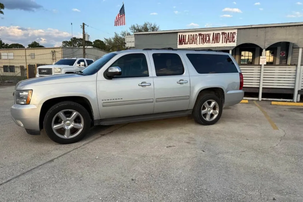2013 Chevrolet Suburban LS photo 1