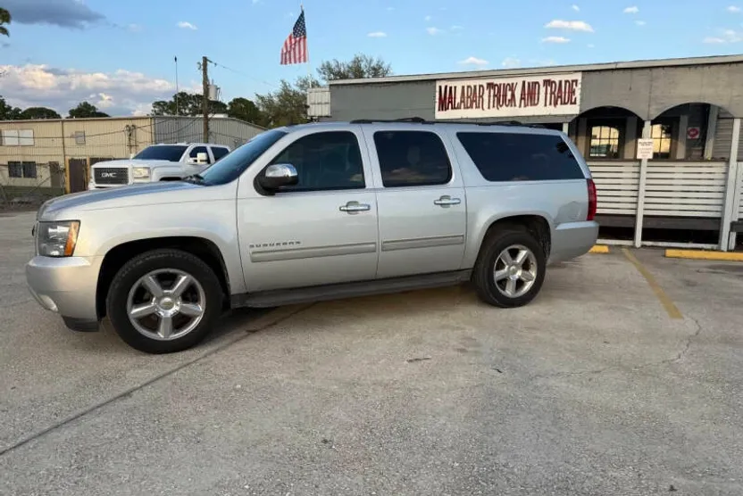 2013 Chevrolet Suburban LS photo 1