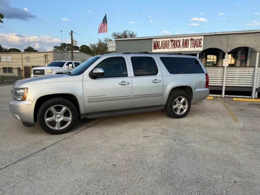 2013 Chevrolet Suburban LS photo 1