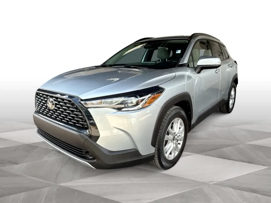 2023 Toyota Corolla Cross LE photo 1