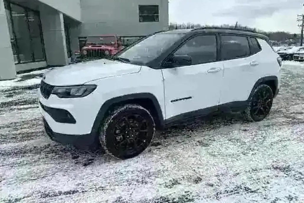 2024 Jeep Compass Latitude Sport photo 1