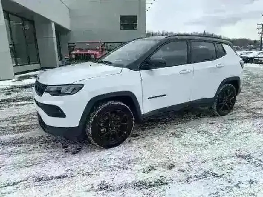 2024 Jeep Compass Latitude Sport photo 1