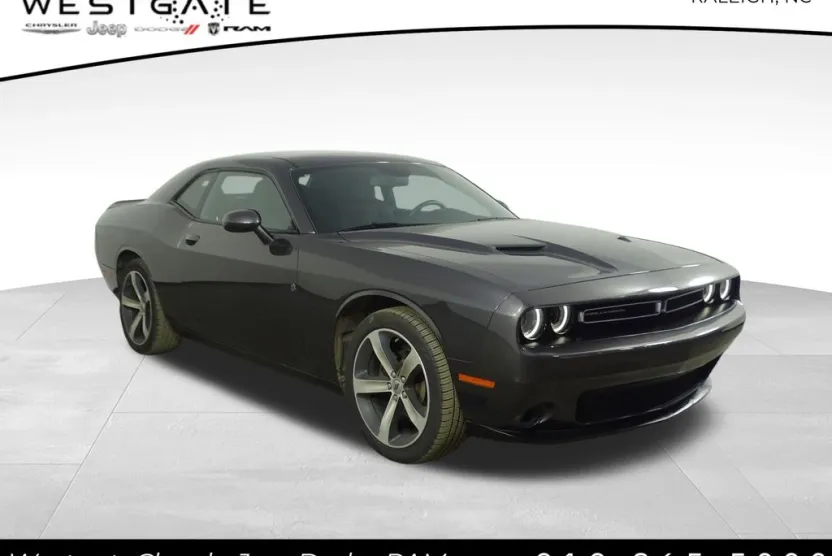 2019 Dodge Challenger SXT photo 1