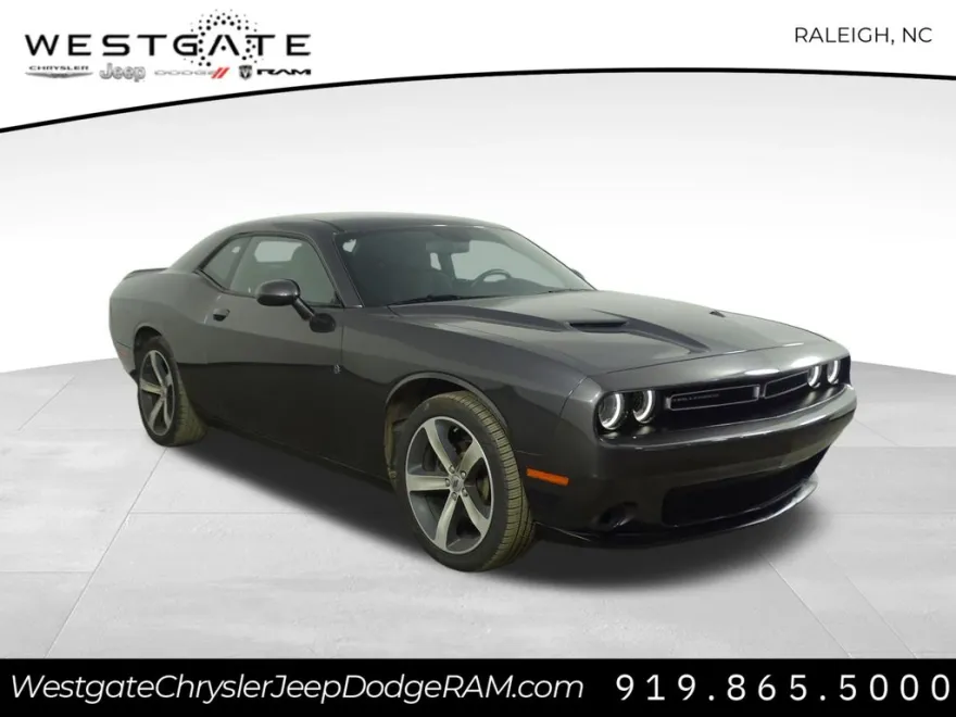 2019 Dodge Challenger SXT photo 1