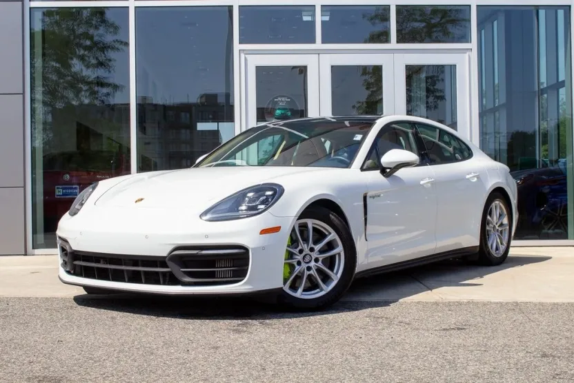 2022 Porsche Panamera E-Hybrid 4 photo 1