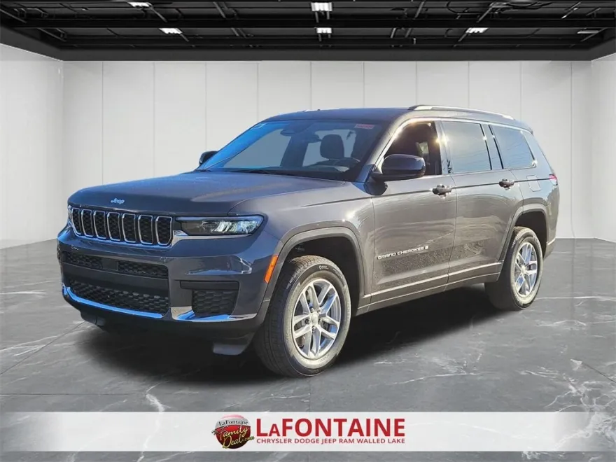 2025 Jeep Grand Cherokee Laredo photo 1