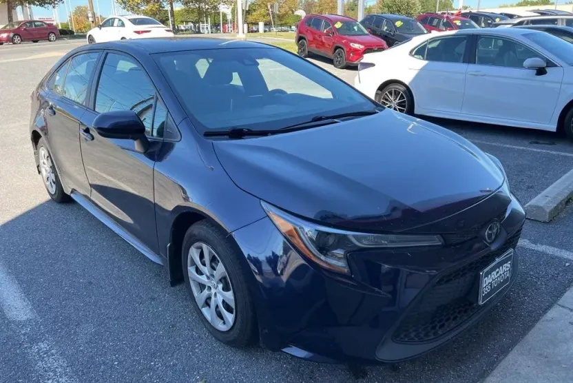 2021 Toyota Corolla LE photo 1