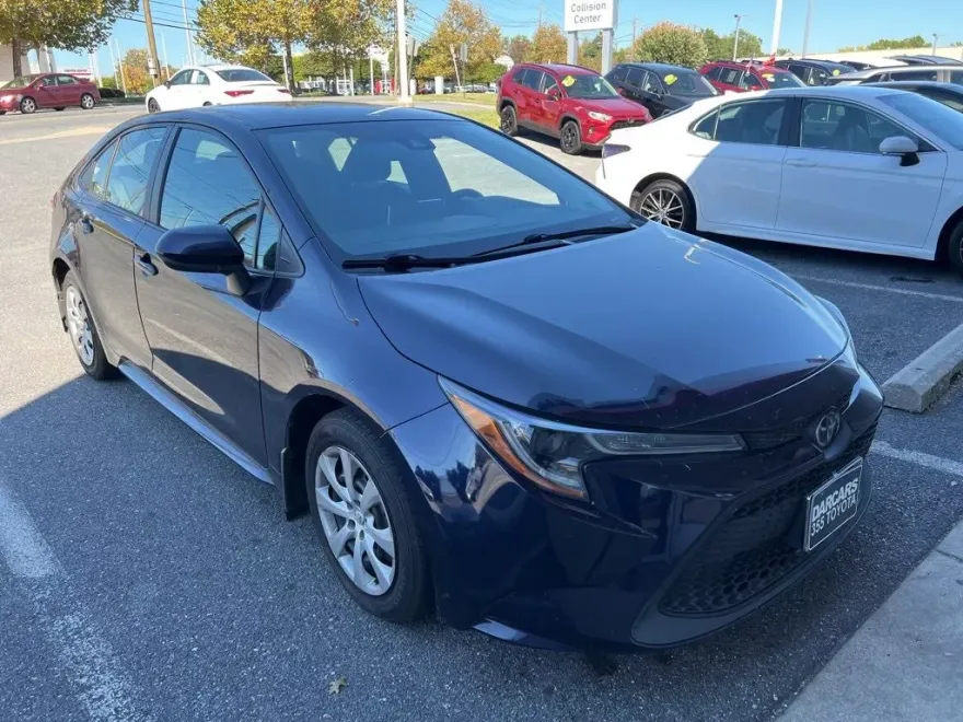 2021 Toyota Corolla LE photo 1