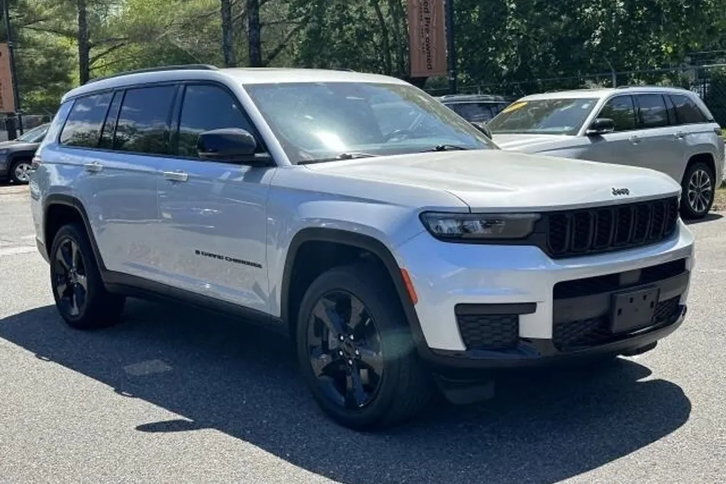 2022 Jeep Grand Cherokee Altitude photo 1