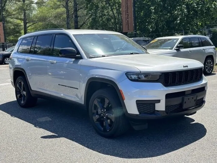 2022 Jeep Grand Cherokee Altitude photo 1
