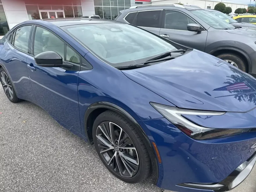 2024 Toyota Prius XLE photo 1