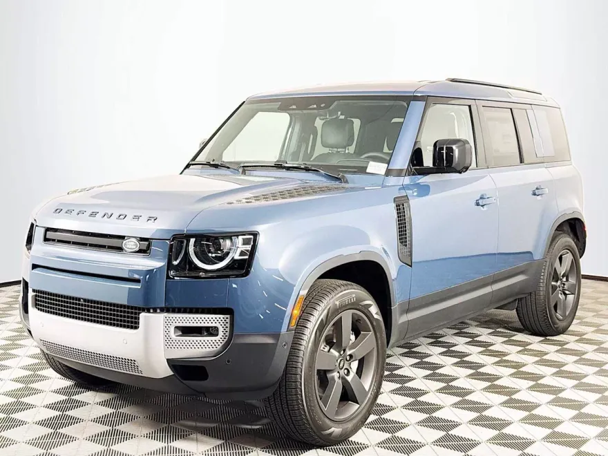 2025 Land Rover Defender 110 S photo 1