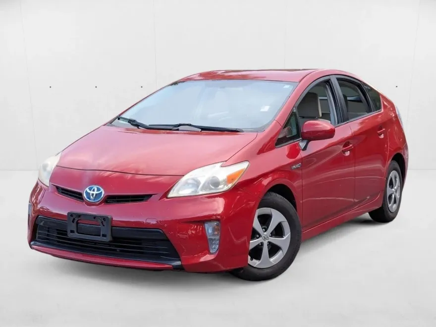 2013 Toyota Prius Two photo 1