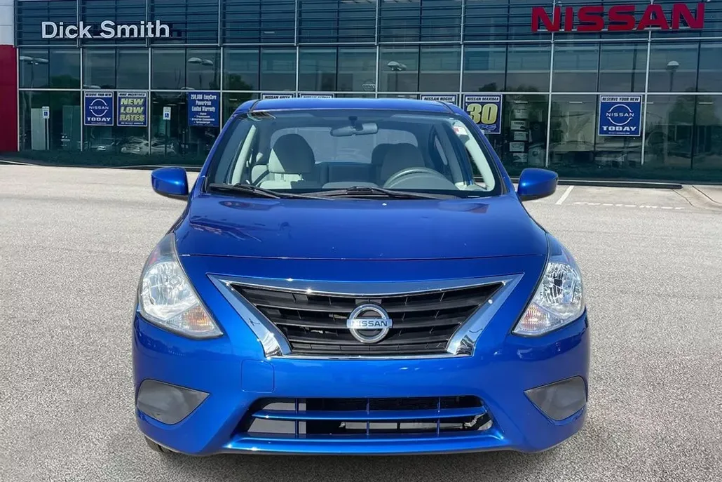 2015 Nissan Versa 1.6 SV photo 1