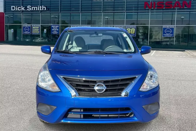2015 Nissan Versa 1.6 SV photo 1