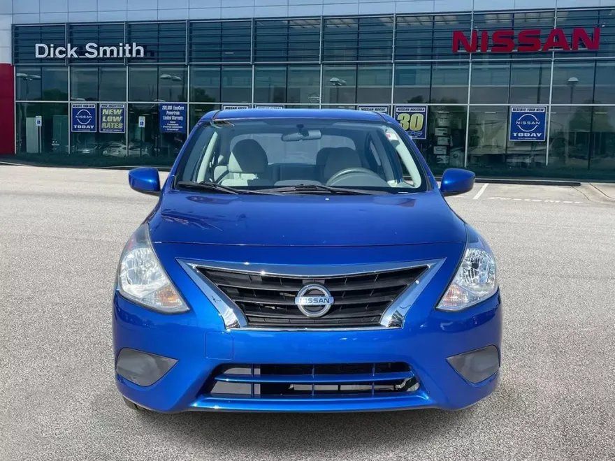 2015 Nissan Versa 1.6 SV photo 1