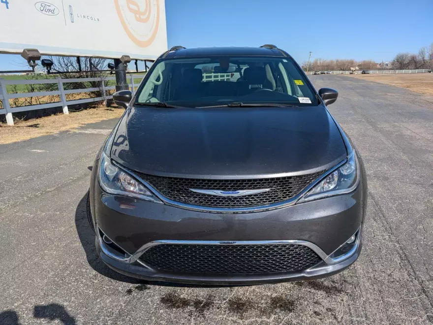 2020 Chrysler Pacifica Touring L photo 1