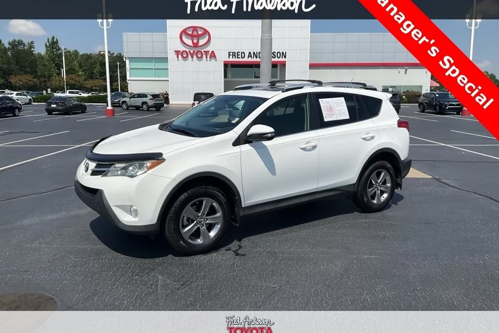 2015 Toyota RAV4 XLE photo 1