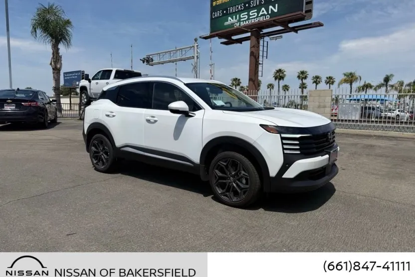2025 Nissan Kicks SR photo 1