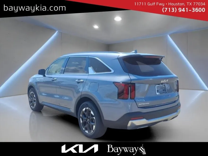 2025 Kia Sorento S photo 1